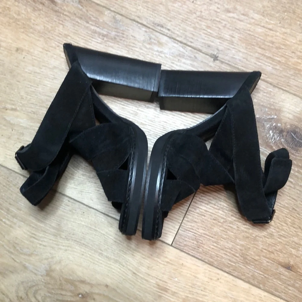 Intentionally Blank Blk Suede Strappy Sandal 36/6